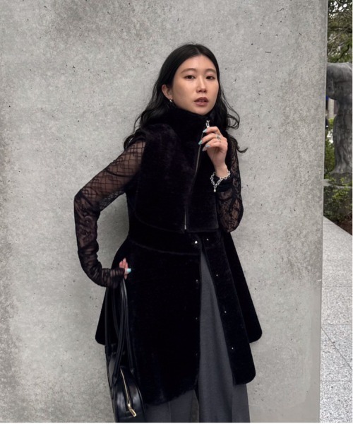 Ameri（アメリ）の「BOA V NECK REVERSIBLE PEPLUM VEST（ベスト