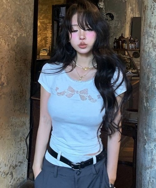 ViViDAY(ビビデー)の「フロントレースリボン柄ショート丈tシャツ(Tシャツ/カットソー・レディース・ホワイト/ブラック・M)」の14枚目の写真