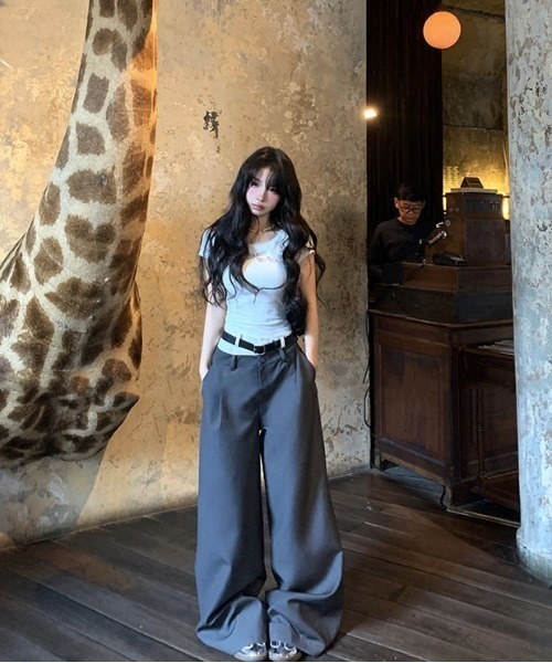 ViViDAY(ビビデー)の「フロントレースリボン柄ショート丈tシャツ(Tシャツ/カットソー・レディース・ホワイト/ブラック・M)」の4枚目の写真