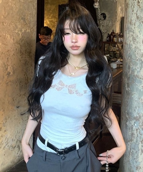 ViViDAY(ビビデー)の「フロントレースリボン柄ショート丈tシャツ(Tシャツ/カットソー・レディース・ホワイト/ブラック・M)」の13枚目の写真