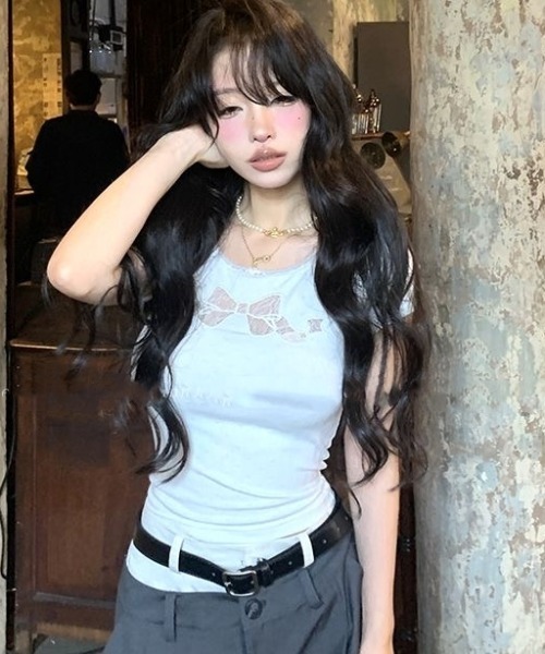 ViViDAY(ビビデー)の「フロントレースリボン柄ショート丈tシャツ(Tシャツ/カットソー・レディース・ホワイト/ブラック・M)」の15枚目の写真