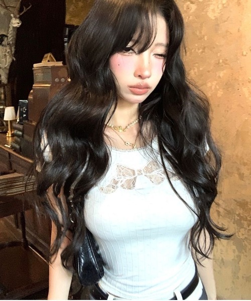 ViViDAY(ビビデー)の「フロントレースリボン柄ショート丈tシャツ(Tシャツ/カットソー・レディース・ホワイト/ブラック・M)」の12枚目の写真