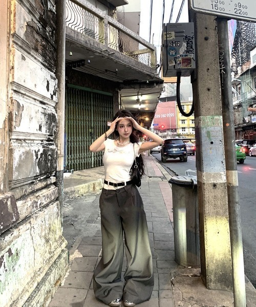 ViViDAY(ビビデー)の「フロントレースリボン柄ショート丈tシャツ(Tシャツ/カットソー・レディース・ホワイト/ブラック・M)」の8枚目の写真