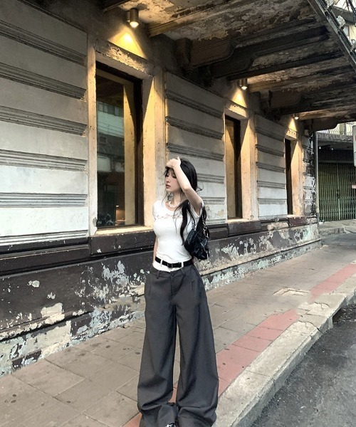 ViViDAY(ビビデー)の「フロントレースリボン柄ショート丈tシャツ(Tシャツ/カットソー・レディース・ホワイト/ブラック・M)」の10枚目の写真