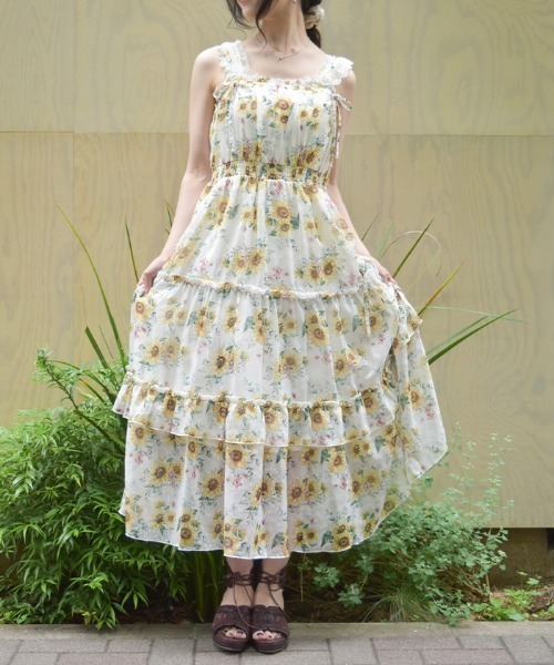 axes femme（アクシーズファム）の「ひまわり柄キャミワンピース