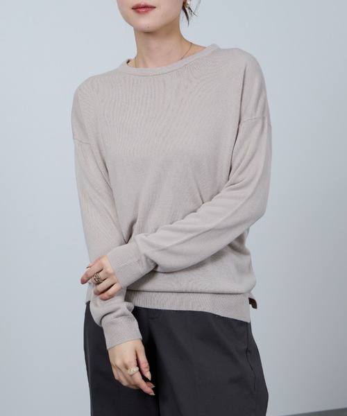 NAVY(ネイビー)の「カシミヤタッチクルーネックニット(ニット/セーター・レディース・グレイッシュベージュ/ネイビー/グレー・L/M)」の14枚目の写真