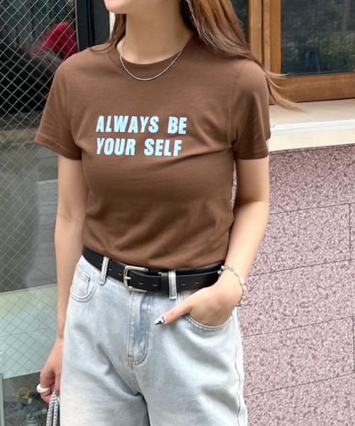 ABYS（アビス）の「【選べる着丈】英字ロゴプリントTシャツ / 半袖ロゴT（Tシャツ/カットソー・レディース・ネイビー/ホワイト/ブラウン/レッド・M-Short/M-Long）」の3枚目の写真