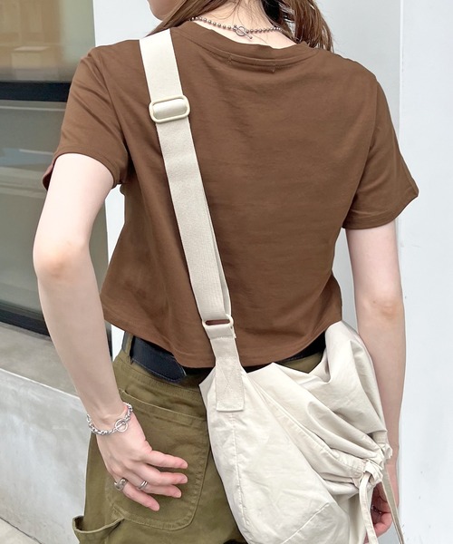 ABYS（アビス）の「【選べる着丈】英字ロゴプリントTシャツ / 半袖ロゴT（Tシャツ/カットソー・レディース・ネイビー/ホワイト/ブラウン/レッド・M-Short/M-Long）」の7枚目の写真