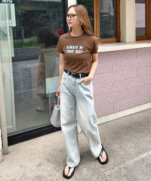 ABYS（アビス）の「【選べる着丈】英字ロゴプリントTシャツ / 半袖ロゴT（Tシャツ/カットソー・レディース・ネイビー/ホワイト/ブラウン/レッド・M-Short/M-Long）」の12枚目の写真