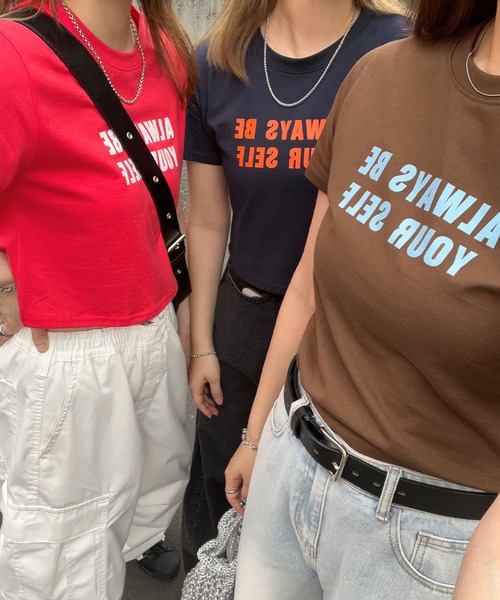 ABYS（アビス）の「【選べる着丈】英字ロゴプリントTシャツ / 半袖ロゴT（Tシャツ/カットソー・レディース・ネイビー/ホワイト/ブラウン/レッド・M-Short/M-Long）」の14枚目の写真