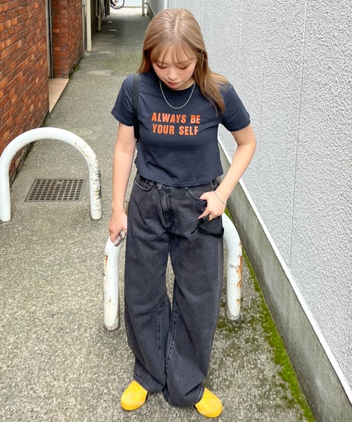 ABYS（アビス）の「【選べる着丈】英字ロゴプリントTシャツ / 半袖ロゴT（Tシャツ/カットソー・レディース・ネイビー/ホワイト/ブラウン/レッド・M-Short/M-Long）」の21枚目の写真
