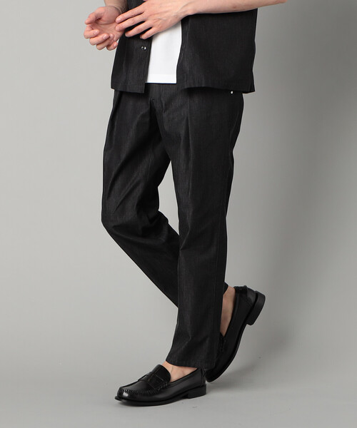 COMME CA MEN(コムサメン)の「岡山織り超長綿高密度デニム インタックパンツ(スラックス・メンズ・ネイビー/ブラック・M/L)」の2枚目の写真