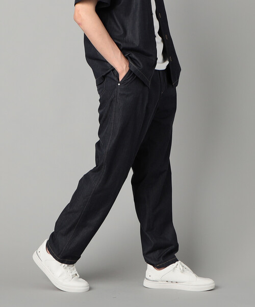 COMME CA MEN(コムサメン)の「岡山織り超長綿高密度デニム インタックパンツ(スラックス・メンズ・ネイビー/ブラック・M/L)」の13枚目の写真