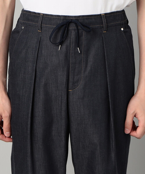 COMME CA MEN(コムサメン)の「岡山織り超長綿高密度デニム インタックパンツ(スラックス・メンズ・ネイビー/ブラック・M/L)」の18枚目の写真