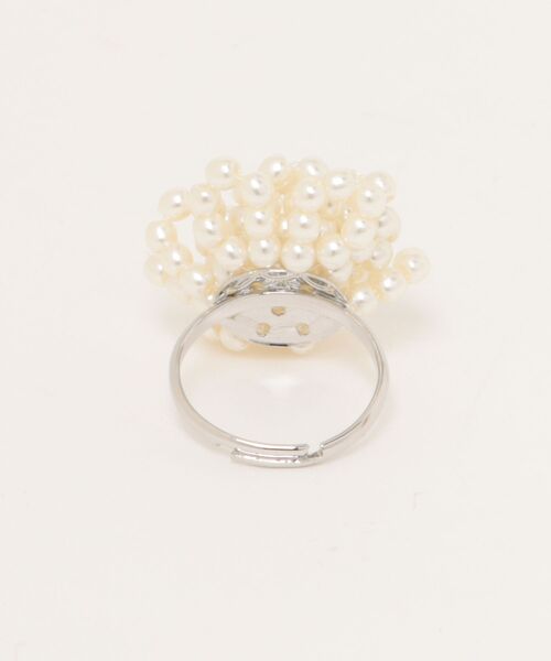 flower（フラワー）の「ドロップフラワーリング（リング・レディース・アイボリー・FREE）」の2枚目の写真