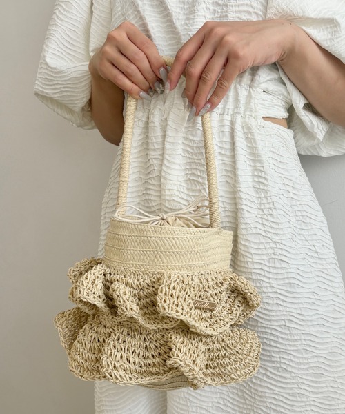 mellowneon（メロウネオン）の「ロゴプレートフリルカゴBAG（ハンドバッグ・レディース・アイボリー/ベージュ・FREE）」の2枚目の写真