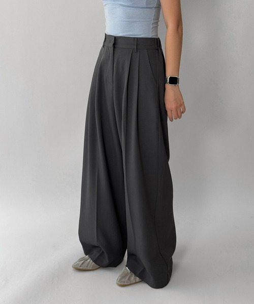 by muni:r（バイ ムニール）の「【低身長/高身長/サイズ展開有/5色展開】ピンタックワイドロングスラックス（スラックス・レディース・ブルー系その他/グレー/ベージュ/ブラック/アイボリー・S-Regular/S-Short/M-Regular/M-Short）」の4枚目の写真