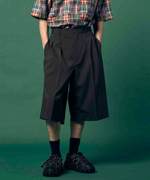 MAISON SPECIAL（メゾンスペシャル）の「《UNISEX》Wool Mix Stretch Prime-Wide Shorts/ウールミックスストレッチプライムワイドショーツ【MAISON SPECIAL/メゾンスペシャル】（その他パンツ・メンズ・ブラック/チャコールグレー/グレイッシュベージュ/パープル・0/1/2）」の2枚目の写真