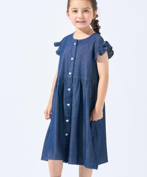 SHOO・LA・RUE(シューラルー)の「【100-150cm/ひんやり】ハートボタンデニムワンピース(ワンピース・キッズ・サックスブルー/ブルー系その他・11/10/12/15 /13/14)」の2枚目の写真
