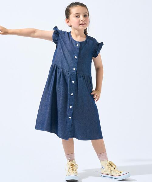 SHOO・LA・RUE(シューラルー)の「【100-150cm/ひんやり】ハートボタンデニムワンピース(ワンピース・キッズ・サックスブルー/ブルー系その他・11/10/12/15 /13/14)」の3枚目の写真