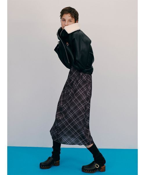 Mila Owen(ミラオーウェン)の「ステンカラーフェイクレザーブルゾン(ブルゾン・レディース・ブラック/キャメル/ダークブラウン・0/1)」の5枚目の写真