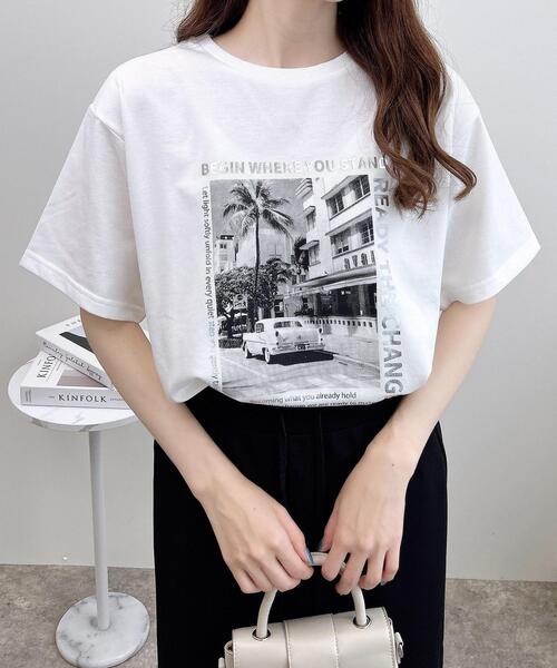 INGNI(イング)の「転写箔プリントTシャツ(Tシャツ/カットソー・レディース・ホワイト×ゴールド/ホワイト×シルバー/ライトグレー系8・M)」の1枚目の写真