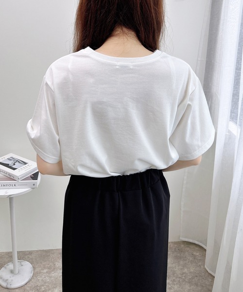 INGNI(イング)の「転写箔プリントTシャツ(Tシャツ/カットソー・レディース・ホワイト×ゴールド/ホワイト×シルバー/ライトグレー系8・M)」の5枚目の写真