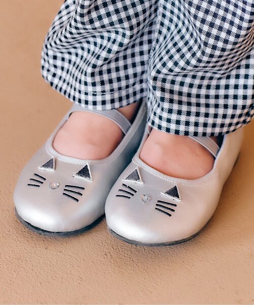 apres les cours（アプレレクール）の「ねこちゃんパンプス（パンプス・キッズ・ブラック/シルバー・16/15 /14/17/18）」の2枚目の写真