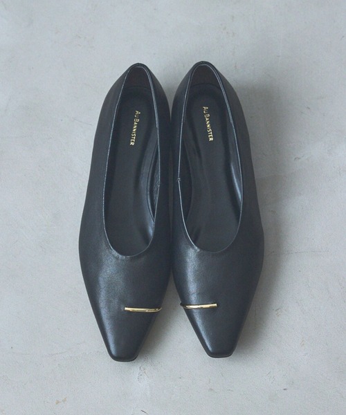 Au BANNISTER（オゥバニスター）の「メタルモチーフ フラットパンプス（パンプス・レディース・ゴールド/ブラック/シルバー/ブラック系その他3・35/36/37/38/39/40）」の2枚目の写真