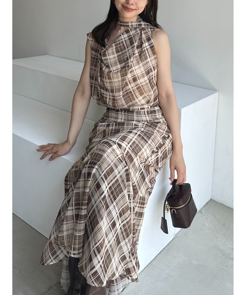 FRAY I.D（フレイアイディー）の「アシンメトリーナロースカート（スカート・レディース・ベージュ/ネイビー/ブラック・0/1）」の3枚目の写真