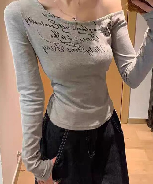 lilful(リルフル)の「ワンショルヘンリーネック 筆記体ロゴロンT(Tシャツ/カットソー・レディース・グレー・S/M)」の9枚目の写真
