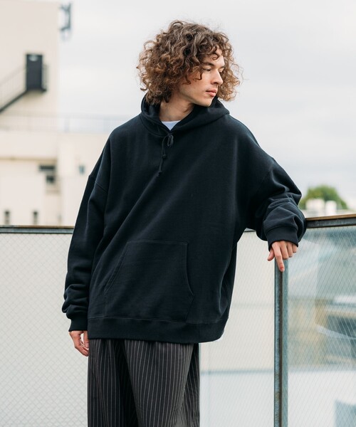 FREAK'S STORE（フリークスストア）の「限定展開 12oz ヘビーウェイト ビッグシルエット プルオーバー パーカー フーディ―（パーカー・メンズ・ブラック/ネイビー/アッシュグレー/グレイッシュベージュ/スミクロ/杢グレー・SMALL/MEDIUM/LARGE/X-LARGE）」の7枚目の写真