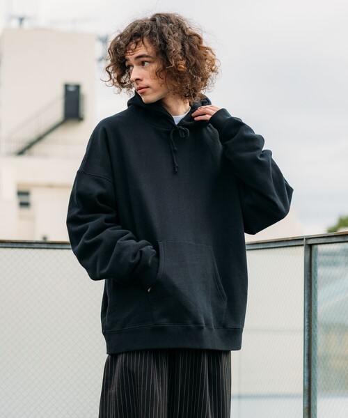 FREAK'S STORE（フリークスストア）の「限定展開 12oz ヘビーウェイト ビッグシルエット プルオーバー パーカー フーディ―（パーカー・メンズ・ブラック/ネイビー/アッシュグレー/グレイッシュベージュ/スミクロ/杢グレー・SMALL/MEDIUM/LARGE/X-LARGE）」の8枚目の写真