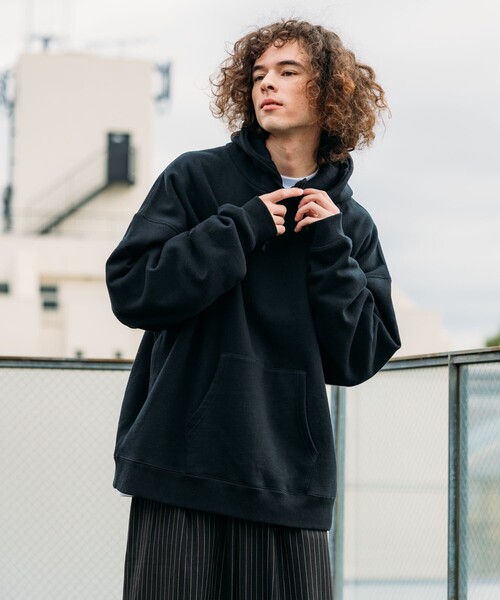 FREAK'S STORE（フリークスストア）の「限定展開 12oz ヘビーウェイト ビッグシルエット プルオーバー パーカー フーディ―（パーカー・メンズ・ブラック/ネイビー/アッシュグレー/グレイッシュベージュ/スミクロ/杢グレー・SMALL/MEDIUM/LARGE/X-LARGE）」の9枚目の写真