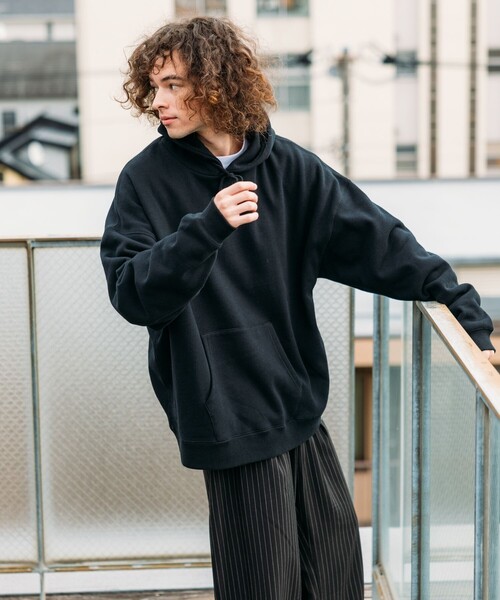 FREAK'S STORE（フリークスストア）の「限定展開 12oz ヘビーウェイト ビッグシルエット プルオーバー パーカー フーディ―（パーカー・メンズ・ブラック/ネイビー/アッシュグレー/グレイッシュベージュ/スミクロ/杢グレー・SMALL/MEDIUM/LARGE/X-LARGE）」の11枚目の写真
