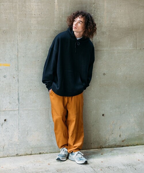 FREAK'S STORE（フリークスストア）の「限定展開 12oz ヘビーウェイト ビッグシルエット プルオーバー パーカー フーディ―（パーカー・メンズ・ブラック/ネイビー/アッシュグレー/グレイッシュベージュ/スミクロ/杢グレー・SMALL/MEDIUM/LARGE/X-LARGE）」の15枚目の写真