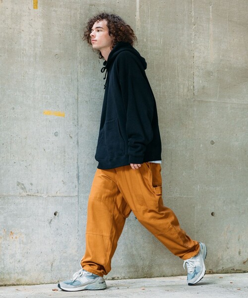 FREAK'S STORE（フリークスストア）の「限定展開 12oz ヘビーウェイト ビッグシルエット プルオーバー パーカー フーディ―（パーカー・メンズ・ブラック/ネイビー/アッシュグレー/グレイッシュベージュ/スミクロ/杢グレー・SMALL/MEDIUM/LARGE/X-LARGE）」の17枚目の写真