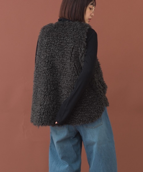 OMNES（オムネス）の「ノーカラープードルファージレベスト（ベスト・レディース・ブラウン/ダークグレー/ベージュ・FREE）」の5枚目の写真