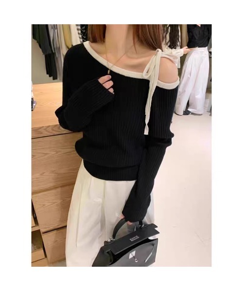 Ritzy(リッツィー)の「オフショルダー 配色 長袖トップス(ニット/セーター・レディース・ホワイト/ブラック・FREE)」の1枚目の写真