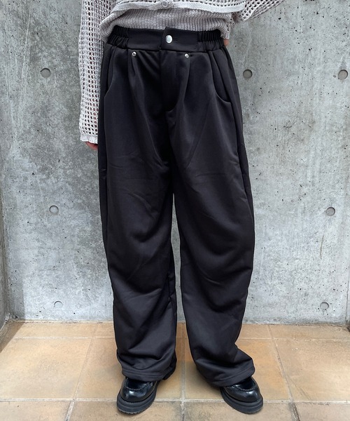 ROGER AND RAW(ロジャーアンドロウ)の「ウエストタックソフトワイドスウェットパンツ(スウェットパンツ・レディース・ブラック/霜降りグレー・FREE)」の2枚目の写真