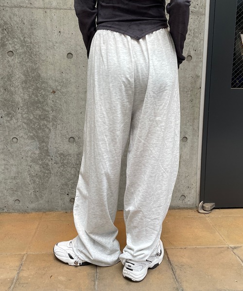 ROGER AND RAW(ロジャーアンドロウ)の「ウエストタックソフトワイドスウェットパンツ(スウェットパンツ・レディース・ブラック/霜降りグレー・FREE)」の7枚目の写真