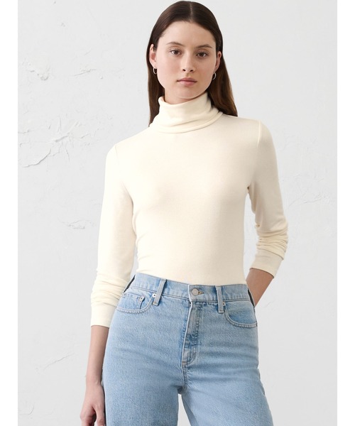 BANANA REPUBLIC FACTORY STORE(バナナリパブリック ファクトリーストア)の「BANANA REPUBLIC FACTORY STORE SOFT LUXE タートルネックカットソー(Tシャツ/カットソー・レディース・ホワイト/ネイビー/ブラック/グレー・XS/S/M/L)」の1枚目の写真