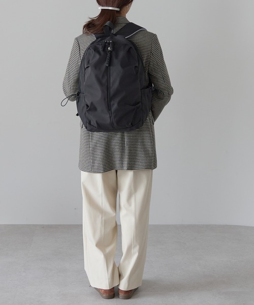 &MARKS(アンドマークス)の「N19【軽量】ナイロントリムバックパック(バックパック/リュック・レディース・ホワイト/ベージュ/ブラック・FREE)」の8枚目の写真
