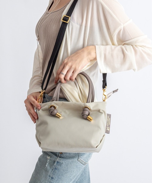 VIOLAd'ORO(ヴィオラドーロ)の「【VIOLAd'ORO/ヴィオラドーロ】ノットハンドル ナイロントートバッグ BIANCA XSサイズ(ショルダーバッグ・レディース・ブラック系その他/ブラック/グレー系その他/ベージュ系その他/チャコールグレー・FREE)」の4枚目の写真