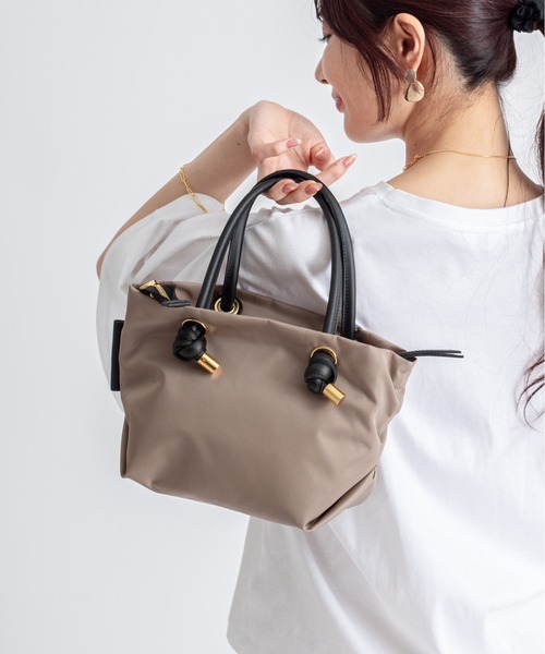 VIOLAd'ORO(ヴィオラドーロ)の「【VIOLAd'ORO/ヴィオラドーロ】ノットハンドル ナイロントートバッグ BIANCA XSサイズ(ショルダーバッグ・レディース・ブラック系その他/ブラック/グレー系その他/ベージュ系その他/チャコールグレー・FREE)」の5枚目の写真