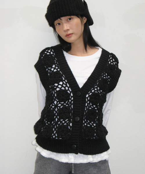 RONRON(ロンロン)の「FLOWER CROCHET HANDMADE KNIT VEST BLACK(ベスト・レディース・その他・FREE)」の1枚目の写真