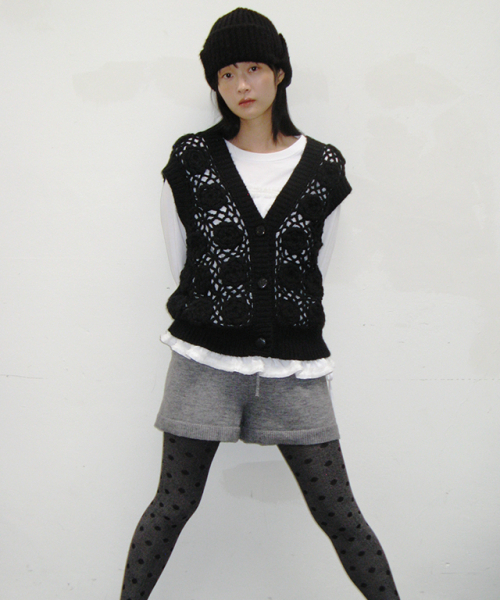 RONRON(ロンロン)の「FLOWER CROCHET HANDMADE KNIT VEST BLACK(ベスト・レディース・その他・FREE)」の4枚目の写真