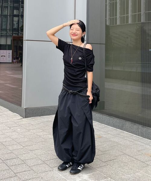 NICK&NICOLE(ニックアンドニコール)の「HALF SHIRRING DRAPE BOAT NECK TOP_BLACK(Tシャツ/カットソー・レディース・その他・FREE)」の6枚目の写真