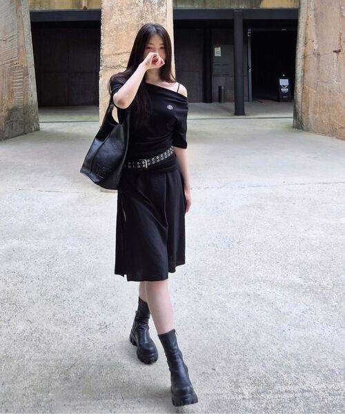NICK&NICOLE(ニックアンドニコール)の「HALF SHIRRING DRAPE BOAT NECK TOP_BLACK(Tシャツ/カットソー・レディース・その他・FREE)」の7枚目の写真