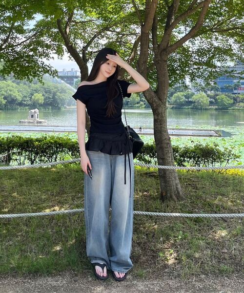 NICK&NICOLE(ニックアンドニコール)の「HALF SHIRRING DRAPE BOAT NECK TOP_BLACK(Tシャツ/カットソー・レディース・その他・FREE)」の8枚目の写真